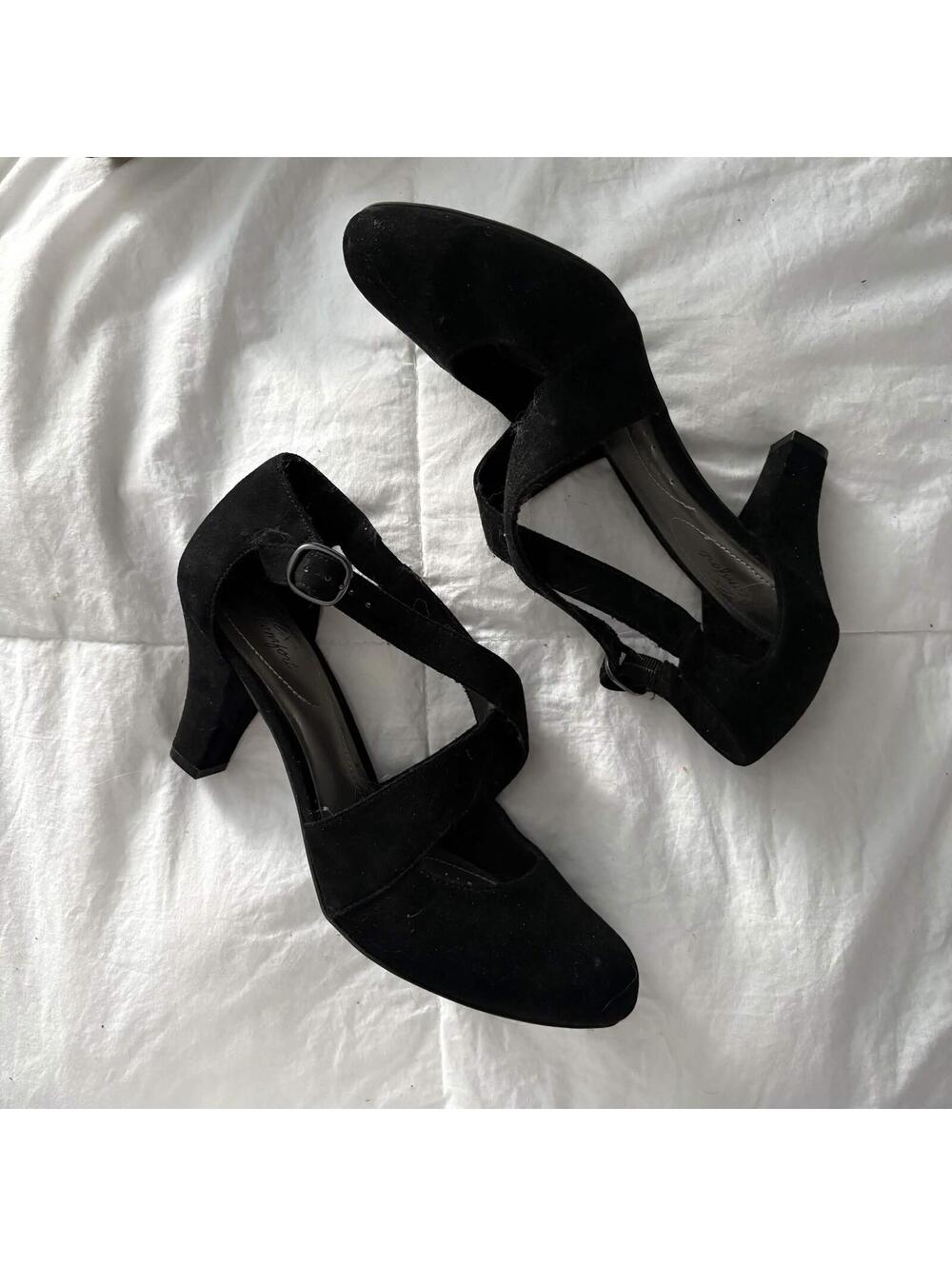 black kitten heel